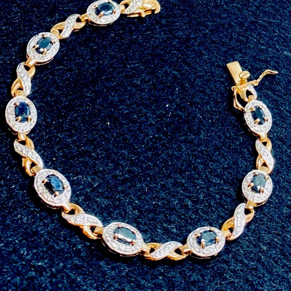 Tennis bracelet 925 gold plated with natural stones.
